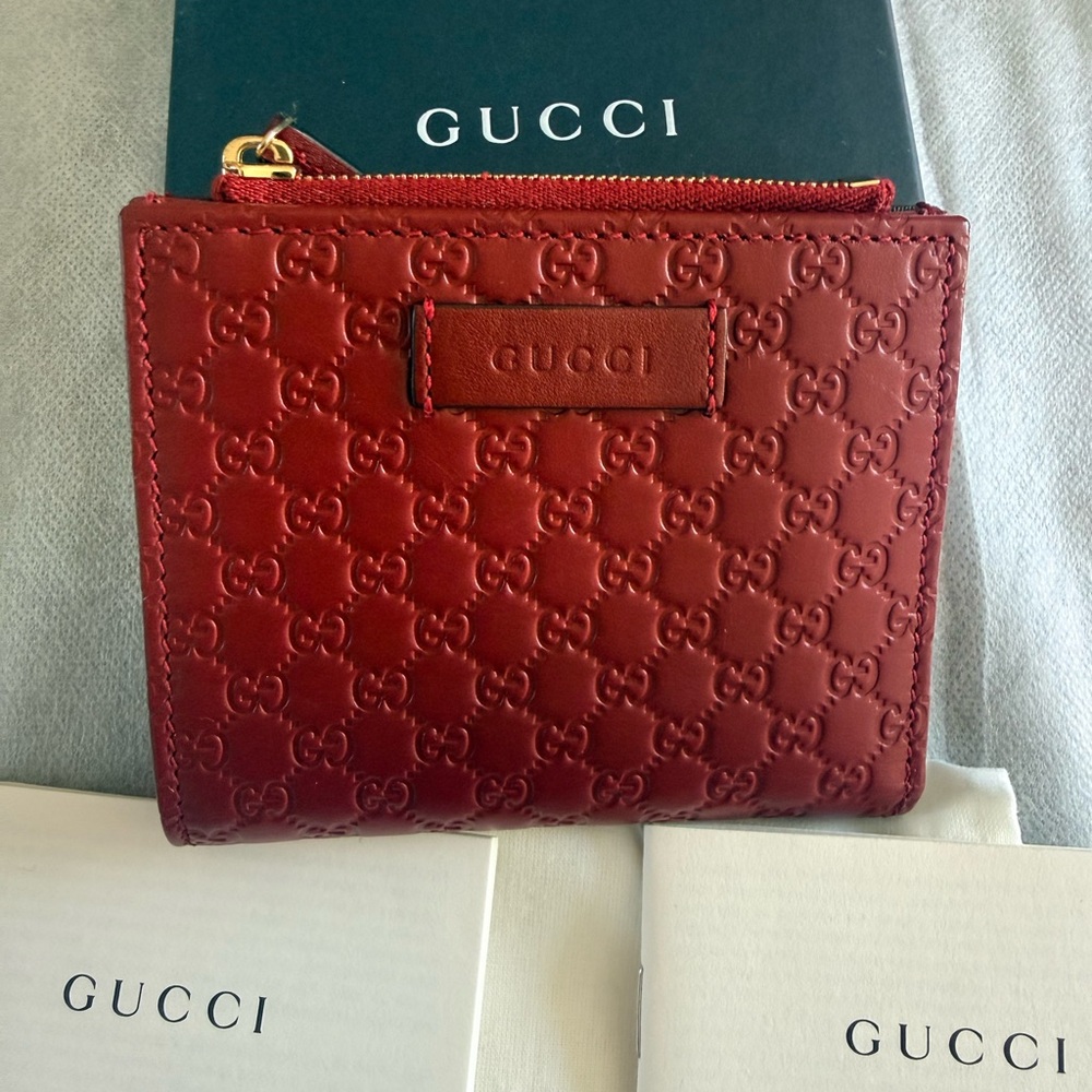 NIB Gucci Red Micro GG Compact Wallet - Picture 2 of 11